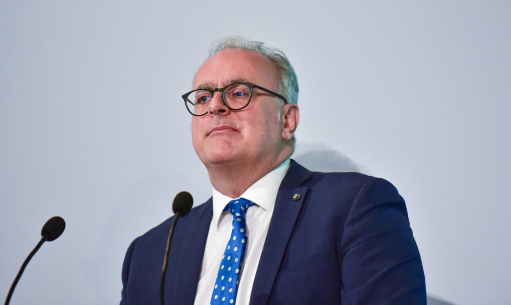 Oggi la relazione annuale di Zaccheo: apertura su deroghe parziali ai treni lenti sulla Direttissima, spinta all’IA nei trasporti, rivendicazione del lavoro fatto (e in corso) sulle autostrade