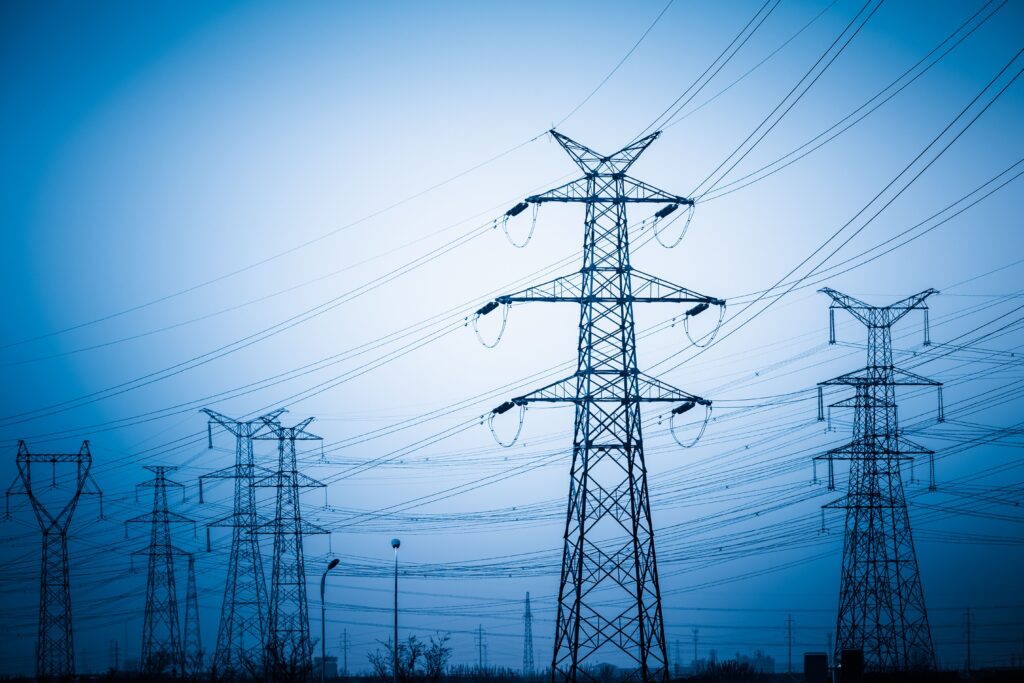 Concessioni elettriche, i RISCHI di una proroga di vent’anni