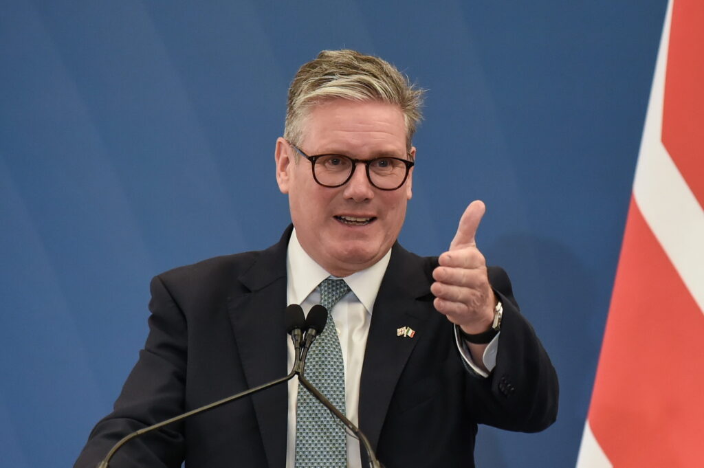 Starmer vara il nuovo piano casa, pianificazione e sostenibilità per rispondere all’EMERGENZA abitativa