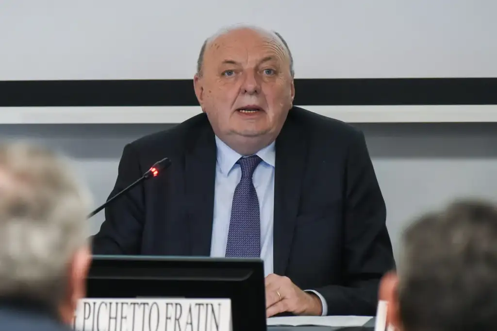 Il Pniec non va: iter lenti per i grandi impianti, zero risorse private, obiettivi al ribasso e LONTANI sul 2030