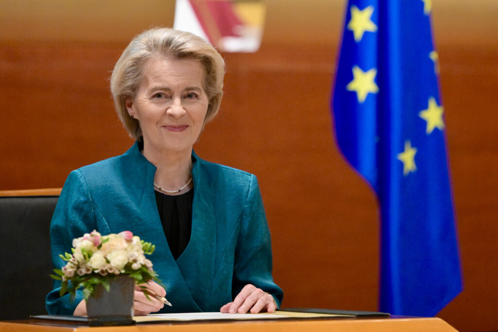 Von der Leyen presenta il Clean Industrial Deal per salvare la competitività delle imprese europee e INSIEME la transizione verde: ribasso delle tariffe energetiche, iter brevi e flussi gas diversificati, sì al nucleare