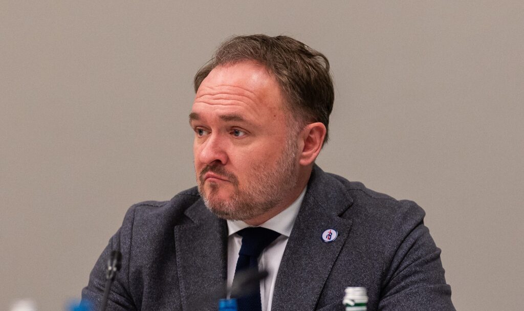 Jorgensen: “Puntiamo a RADDOPPIARE da 7,5 a 15 miliardi i fondi coesione destinati alle politiche abitative. Ancora troppo lenti sulle autorizzazioni alle rinnovabili”