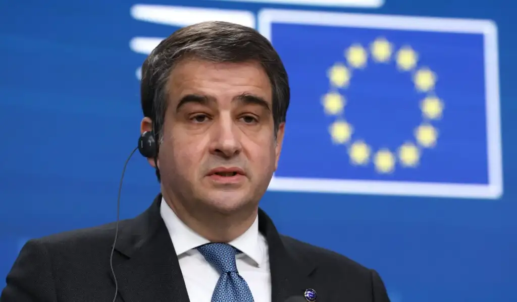 Fitto: si potranno riprogrammare i fondi di coesione, priorità a difesa, competitività, affordable housing, acqua e transizione energetica. Ance: un Pnrr per la casa
