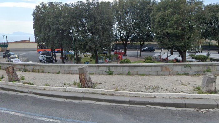 A Napoli la collina di Posillipo si TRASFORMA: 4,6 milioni di euro per riqualificare via Boccaccio con nuovi marciapiedi e 84 lecci. La gara entro qualche settimana, durata del cantiere pari a dodici mesi