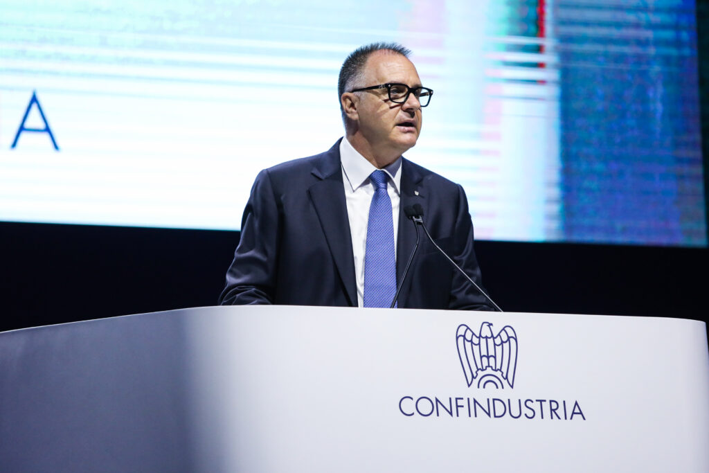 Orsini: “Servono 8 miliardi l’anno per sostenere gli investimenti, l’energia un vero DRAMMA”. Meloni: “Troviamo soluzioni ma non con soldi pubblici”