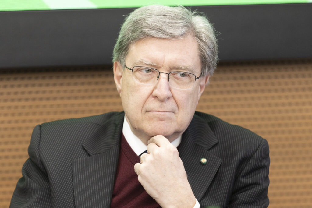 Sostenibilità STRATEGICA per l’Italia: può valere +1,1% sul Pil al 2035 e +8,4% al 2050. Enrico Giovannini: “Accelerare la transizione blu e verde con investimenti, le costruzioni possono crescere del 6,9% in dieci anni”