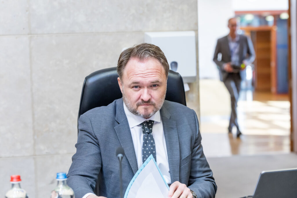 La Ue BOCCIA l’Italia sul Pniec: “Su edifici e trasporti non è ancora abbastanza, accelerare il taglio delle emissioni”