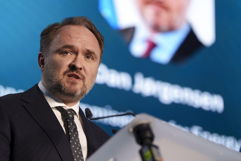 Rafforzamento delle reti, nuove sottostazioni e tubi porta-cavi: l’Ue stima al 2040 730mld per la distribuzione e 430mld per la trasmissione