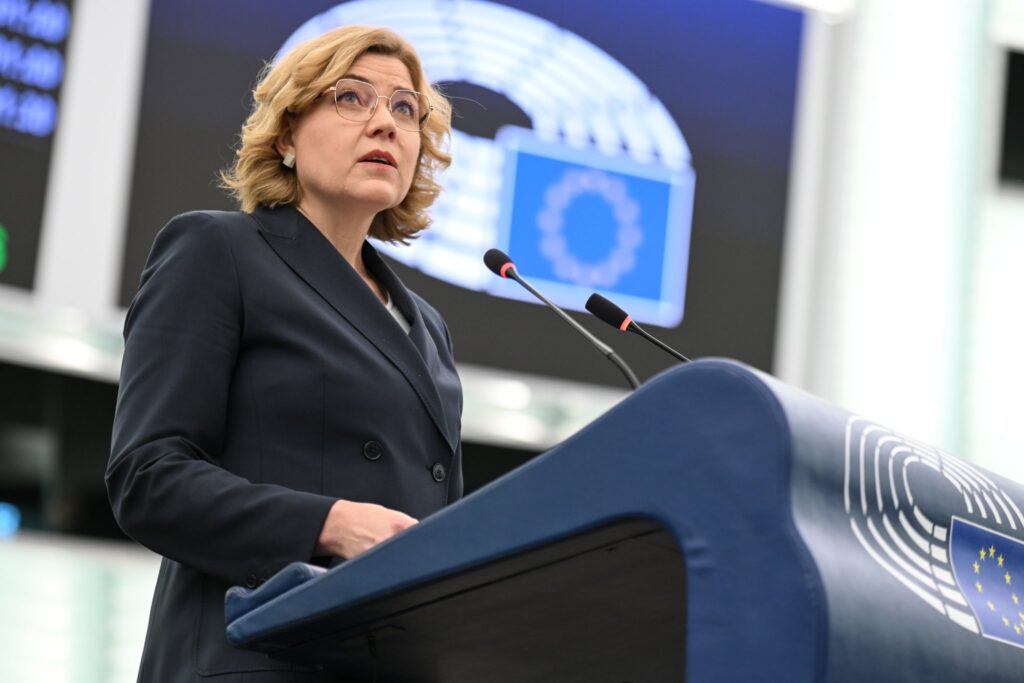 Competitività, semplificazione, partnership, nuove tecnologie e governance più sicura: l’Ue DISEGNA la sua strategia digitale internazionale