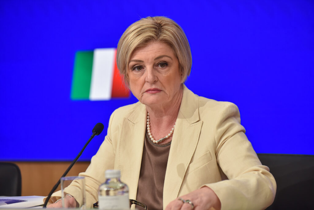 Emergenza caldo, Governo e parti sociali firmano il protocollo quadro. “Buone prassi e percorsi condivisi” per non fermarsi e tutelare i lavoratori. Calderone: a giorni il decreto ministeriale