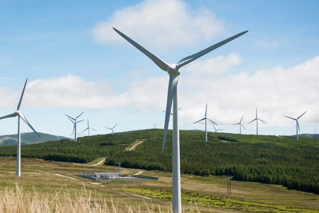 Rinnovabili, calano le installazioni di eolico e solare