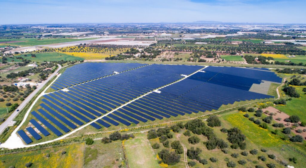 L’Italia compra ancora troppa energia dall’estero. E per sistemare le reti servono 30 miliardi in quindici anni