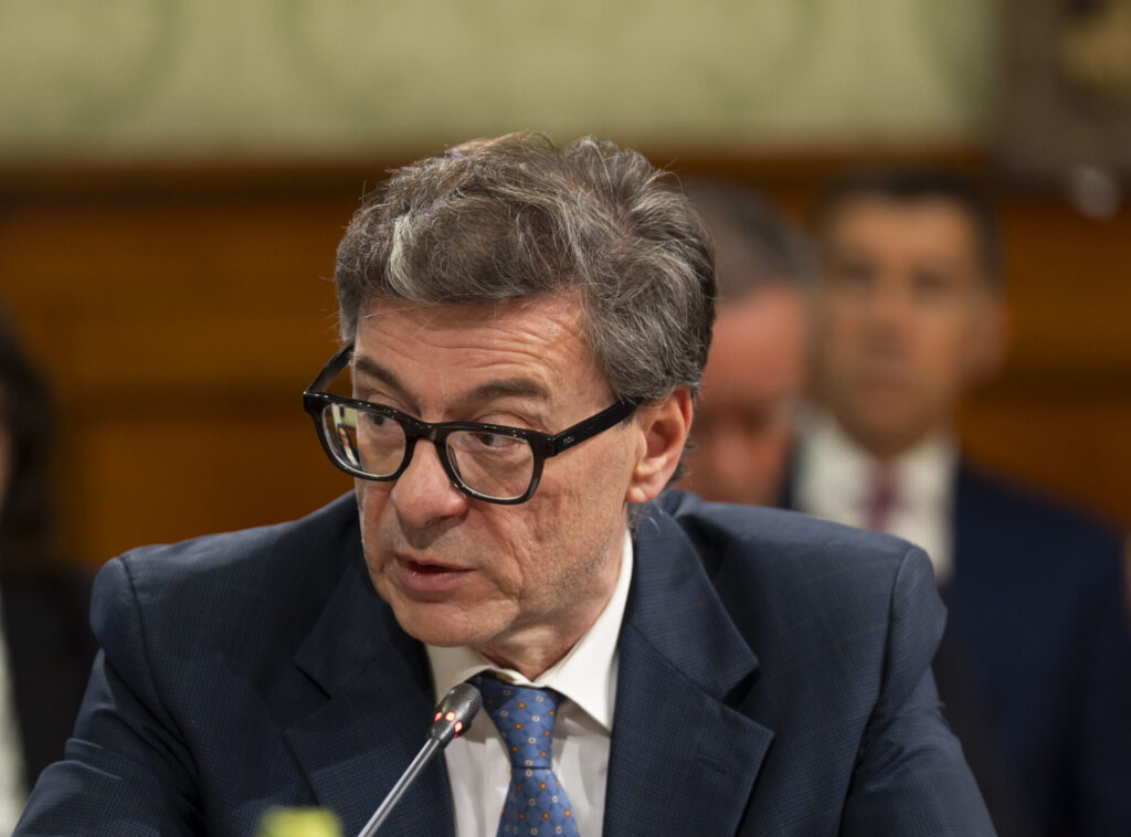 Ance: coprire gli extracosti per finire il Pnrr. Apertura dal Governo. L’industria: incentivi agli investimenti