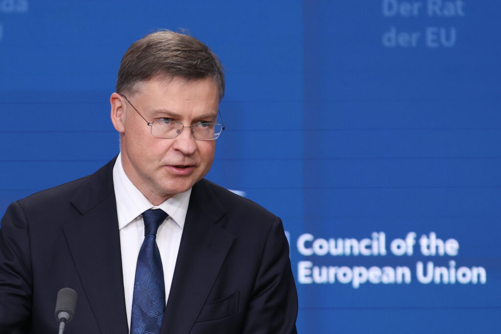 Taglio Ue alle stime di crescita dell’Italia. Dombrovskis: “Dopo il Pnrr spinta agli investimenti dalla Coesione”