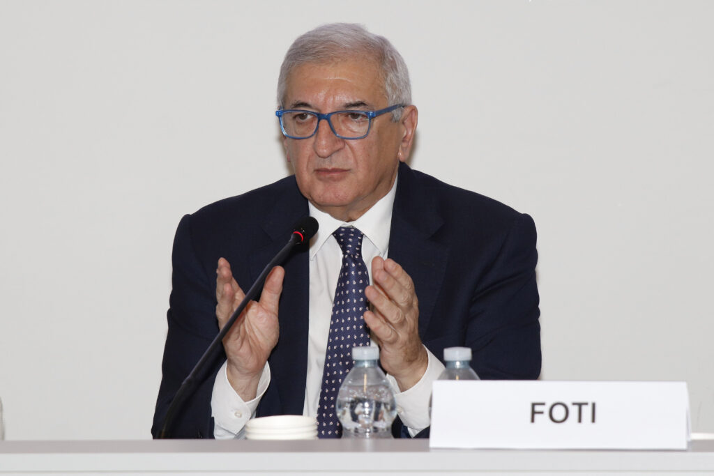 Foti striglia le regioni: dalla riprogrammazione dei fondi coesione chieste poche risorse per casa e acqua. Alle politiche abitative in tutto 13,4 miliardi