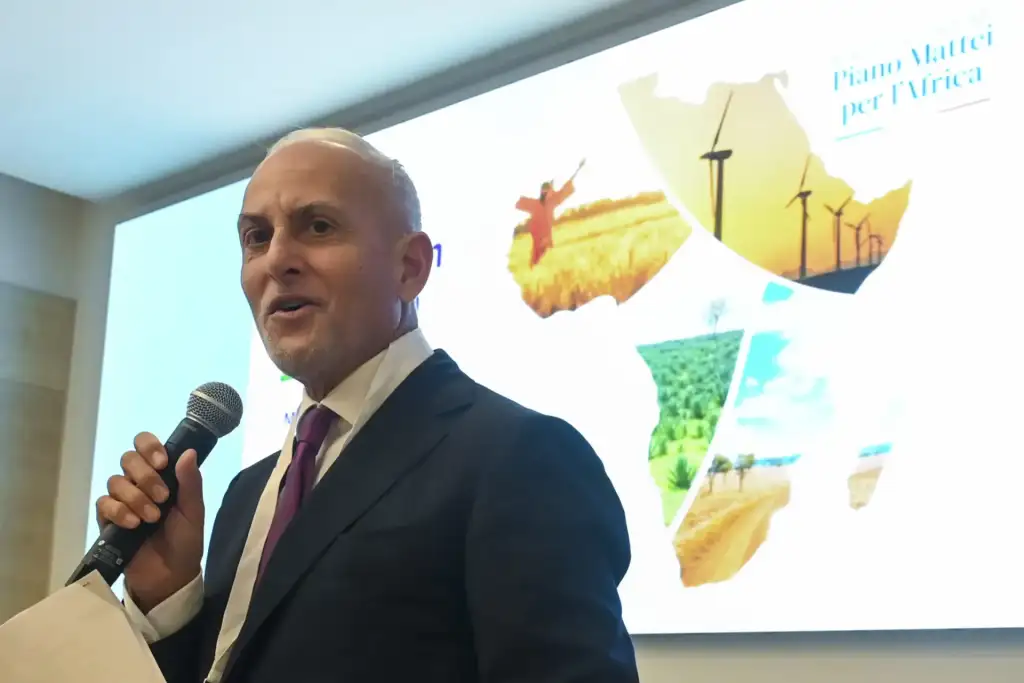 Piano Mattei: dal 2024 18 miliardi investiti, adesso nuovo business matching. Pignotti (Sace): “Grande opportunità per le imprese italiane”