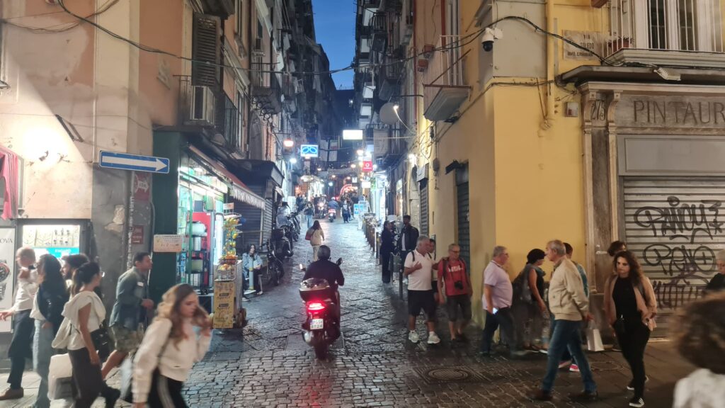 Quartieri Spagnoli: le sfide oltre il turismo e Gridalo, il giornale che le racconta