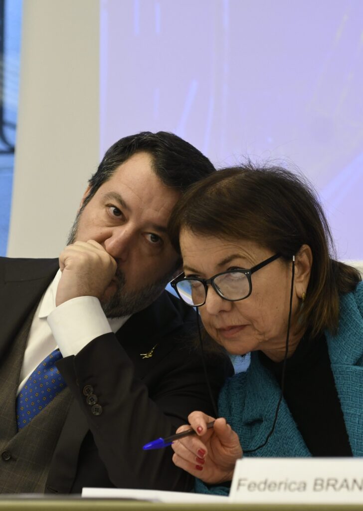 Caro materiali, il MIT “trova” 2,1 miliardi per il 2024-25. Rientrano i 217 milioni per il piano casa