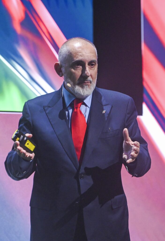 “Nel 2025 investimenti a 18 mld e in utile”. Ora nuove risorse ma modello Rab al palo, avanti su Pizzarotti