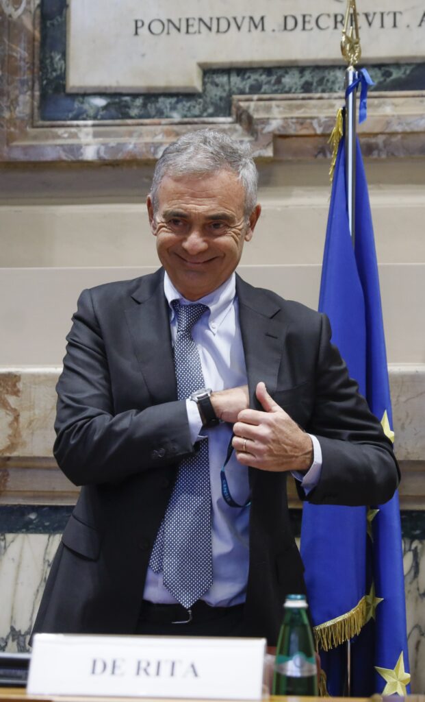 Il lungo autunno industriale nell”Età selvaggia’: il Paese che invecchia e la produttività che scompare, il rischio del declino senza ritorno