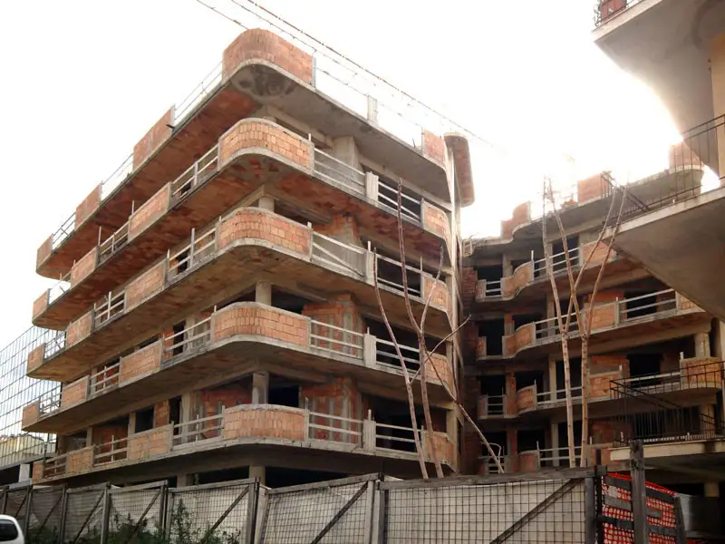 Calabria, l’attacco di Legambiente sugli immobili abusivi: demolito solo l’11%. E sull’emergenza coste: “Le regole ci sono, vanno applicate”