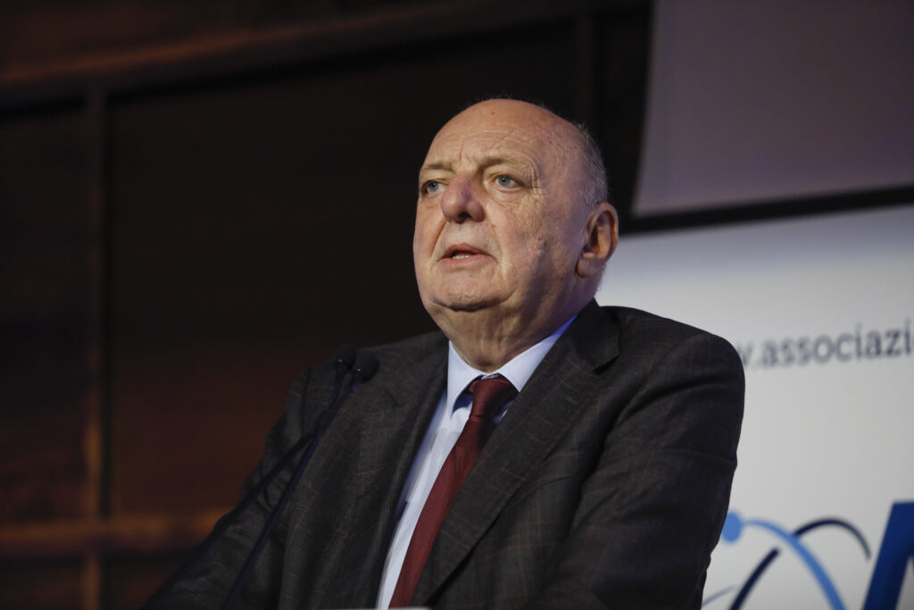 Piano sociale clima e direttiva case green, incentivi e norme sulle rinnovabili, il destino della nave gnl di Piombino: il 2026 di Pichetto parte già in ritardo