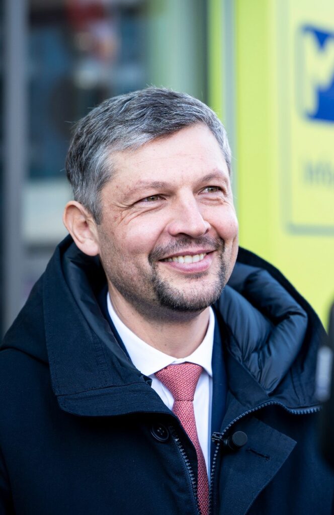 Bolzano, bus e treni gratis per tutti i turisti. Alfreider: “Intercettiamo il turismo del futuro, sarà senza auto”