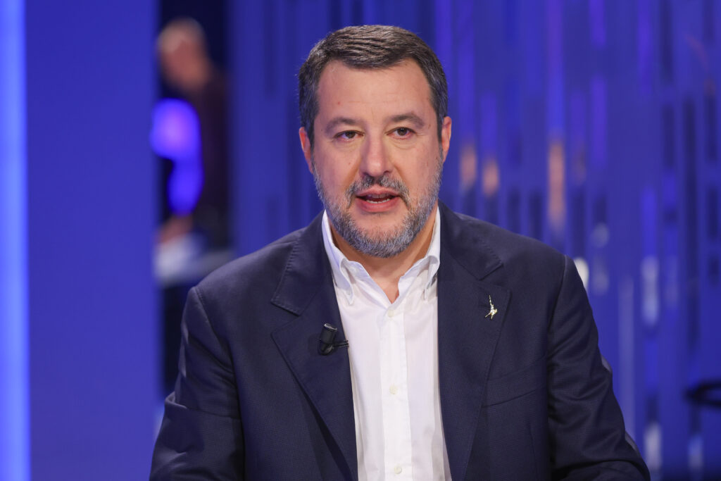 Salvini accelera sul Piano Casa: 1,2 mld per recuperare 60 mila case pubbliche e 1 mld la sperimentazione di modelli innovativi già nel 2026. Per la ‘fascia grigia’ anche misure come il ‘rent to buy’
