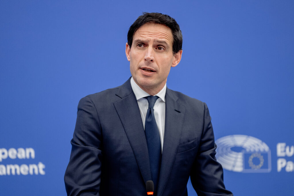 Hoekstra: “L’Italia punti sul solare per essere indipendente. Prossimo pacchetto clima entro fine anno, miglioriamo il sistema Ets ma ha funzionato”. Oggi la proposta della Commissione Ue