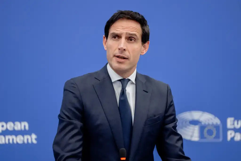 Hoekstra: “L’Italia punti sul solare per essere indipendente. Prossimo pacchetto clima entro fine anno, miglioriamo il sistema Ets ma ha funzionato”. Oggi la proposta della Commissione Ue