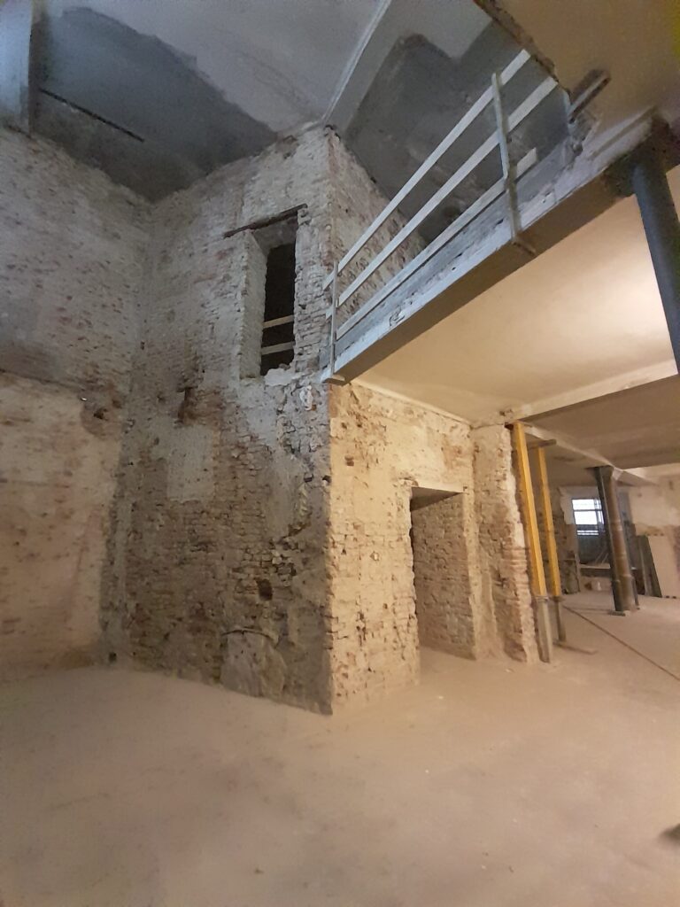 Nell’ex Casa Miroglio rigenerata con il Pnrr troveranno posto Fenoglio, i pittori e gli industriali del “Novecento Albese”