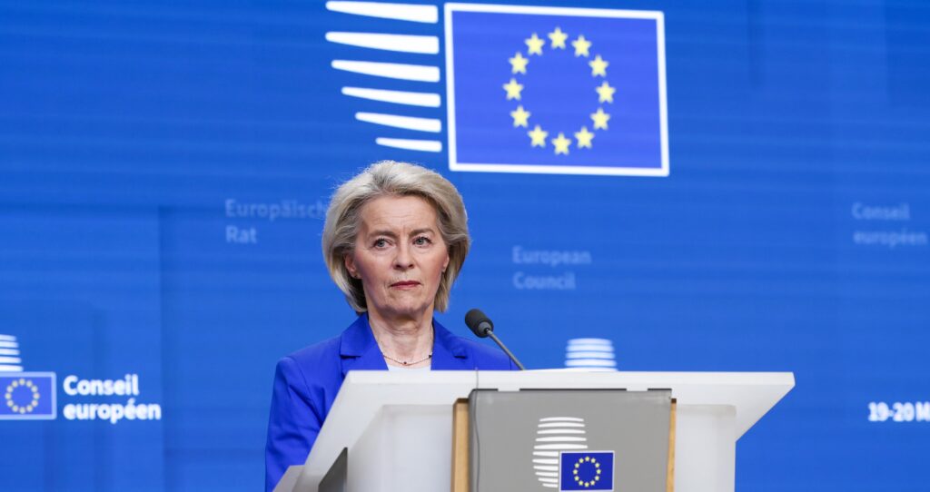 Von der Leyen: “Dall’inizio della guerra i costi dell’energia aumentati di 22 miliardi, ma non sospendiamo il Patto di Stabilità. Al lavoro su nuove misure e aiuti di Stato”