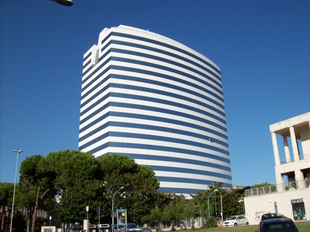 Enti previdenziali, 9 mld di patrimonio immobiliare: meno dismissioni e più rigenerazione per fare leva