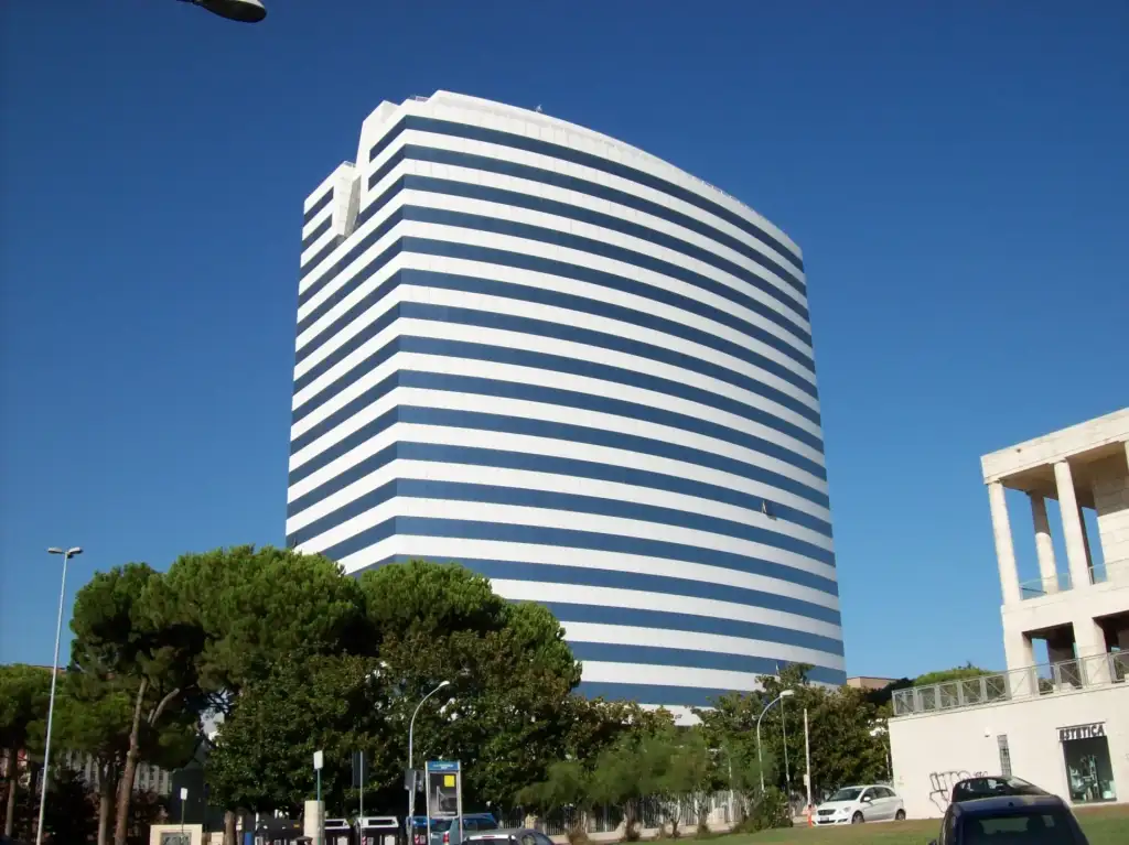 Enti previdenziali, 9 mld di patrimonio immobiliare: meno dismissioni e più rigenerazione per fare leva