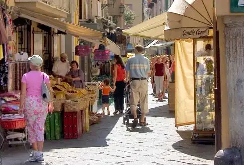 Centri commerciali naturali modello Toscana, il nuovo bando. “I territori assorbono le innovazioni e si riorganizzano”