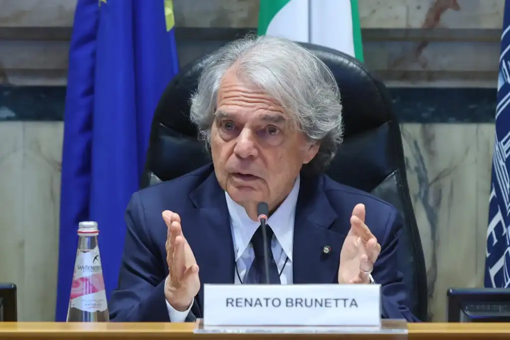 Pa: con il Pnrr nel 2025 semplificate 46 procedure per le imprese, 5 per l’edilizia. Otto pmi su dieci al livello base del digitale
