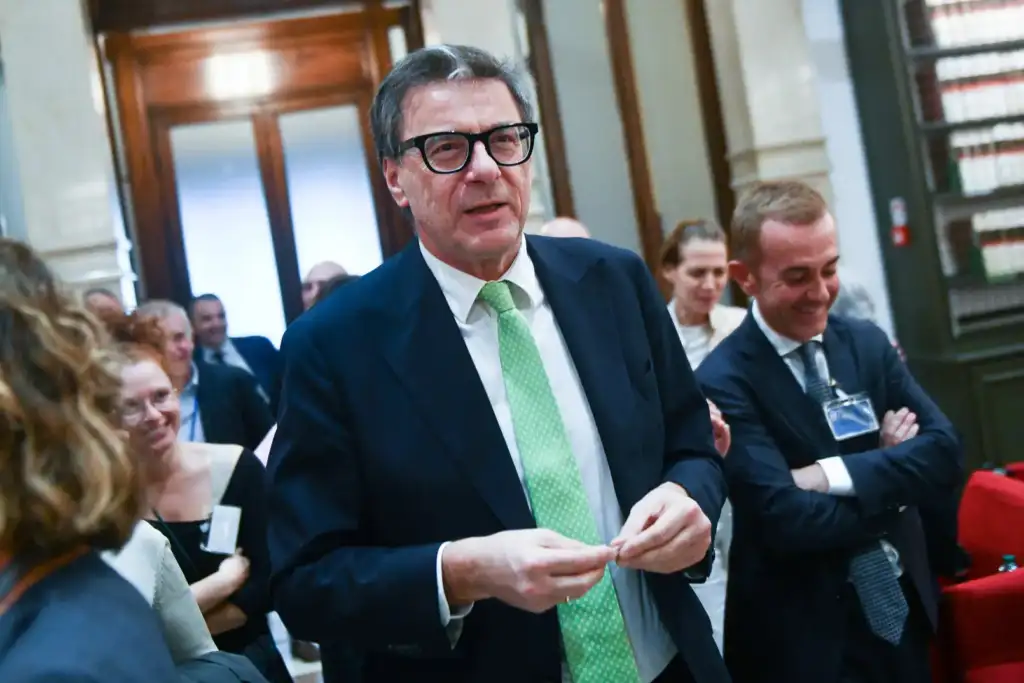 Giorgetti: “L’economia ha tenuto, andiamo avanti con prudenza. Per la manovra aspettiamo la Ue sulle clausole di salvaguardia”