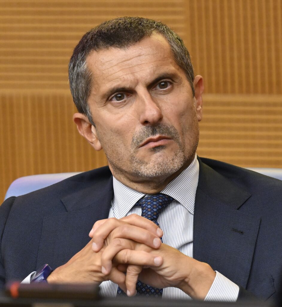 Il timbro del pragmatismo per rendere sostenibili transizioni e visioni lunghe su casa e clima. Prima, però, bisogna sopravvivere